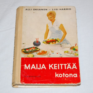 Alli Oksanen - Liisi Harmio Maija keittää kotona